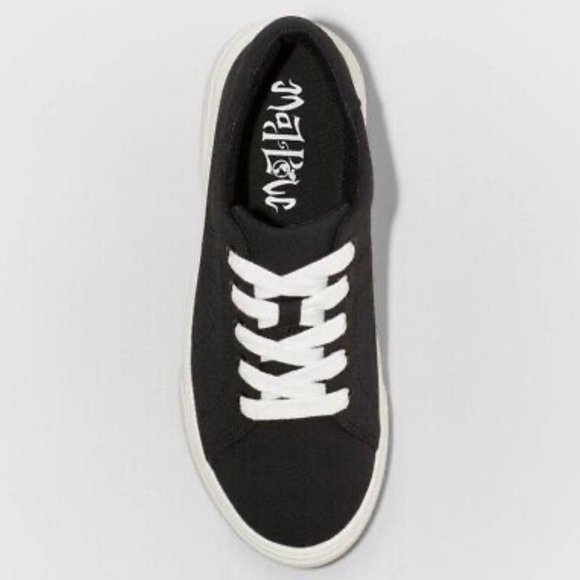 🖤5/$20 NWT Mad Love Black & White Sneakers - Picture 2 of 13